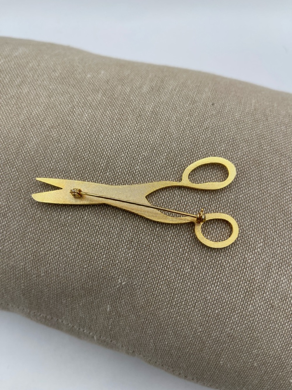 Vintage Scissors Hair Stylist Pin Brooch Gold Scissor-Shaped Crystal Brooch - Picture 3 of 4